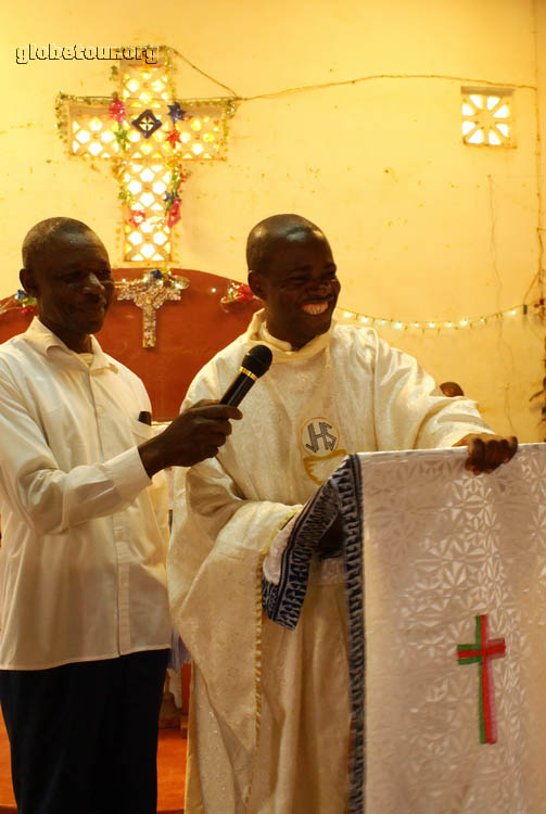 Camerun, Bafang, primera missa del nuevo cura