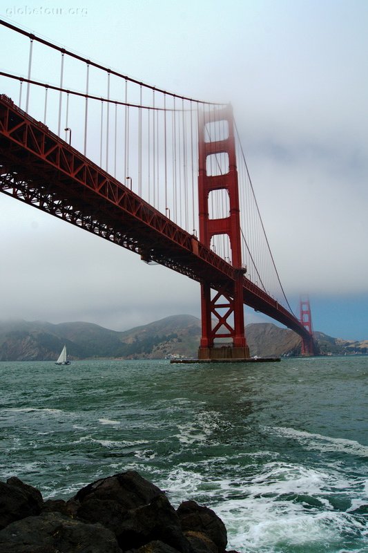 US, California, San Francisco, Golden Gate bridge, south view