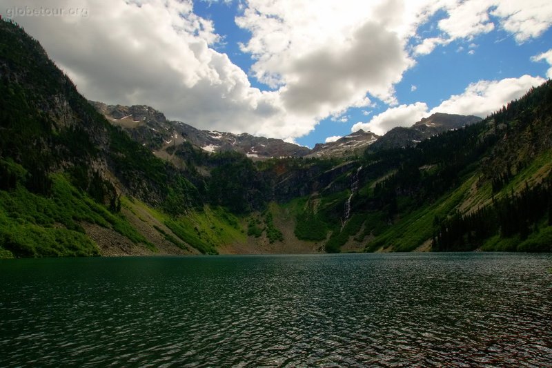 US, Washington, North Cascades National Park, Rainy lake.