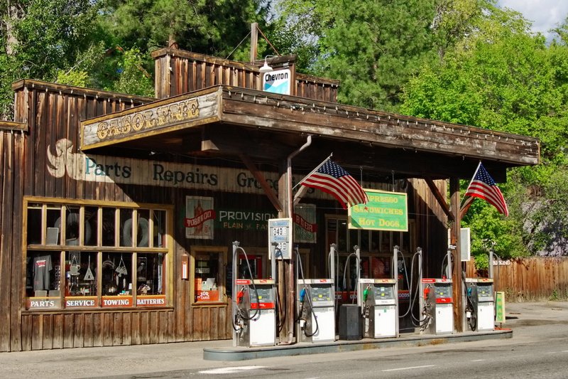 US, Washington, petrol station close to Twisp