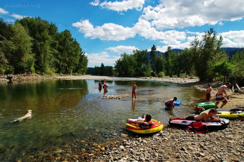 US, Washington, river in Twisp