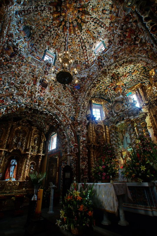 Mexico, fascinante interior de la iglesia de Tonantzintla
