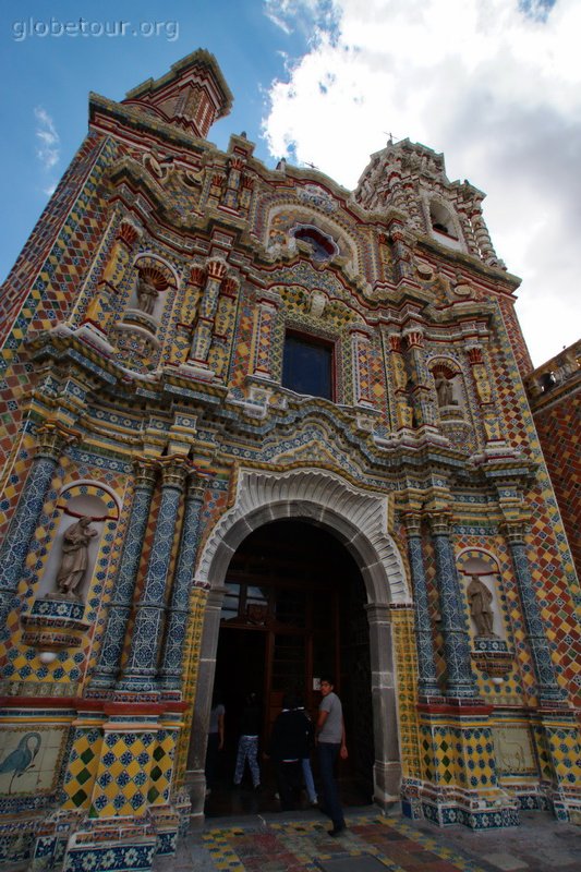 Mexico, fachada de la Iglesia de Acatepec