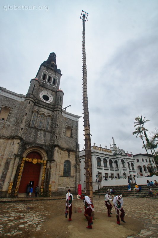 Mexico, Cuetzalan, voladores de Papantla