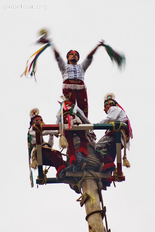 Mexico, Cuetzalan, voladores de Papantla