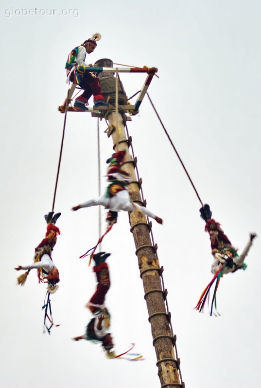 Mexico, Cuetzalan, voladores de Papantla