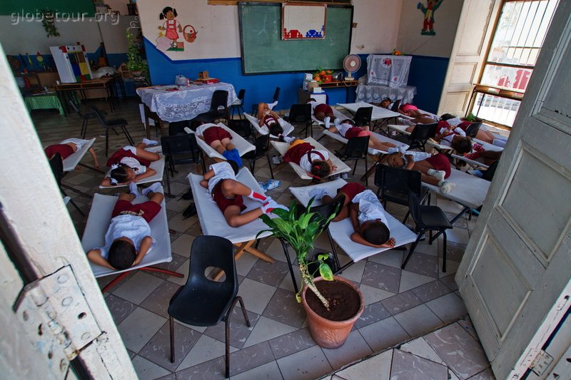 Cuba, Trinidad, ciesta en la escuela