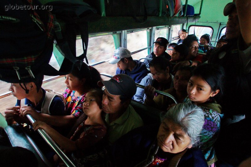 Guatemala, bus a Chichicastenango