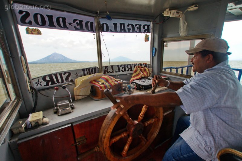  Nicaragua, barco hacía la Isla de Ometepe