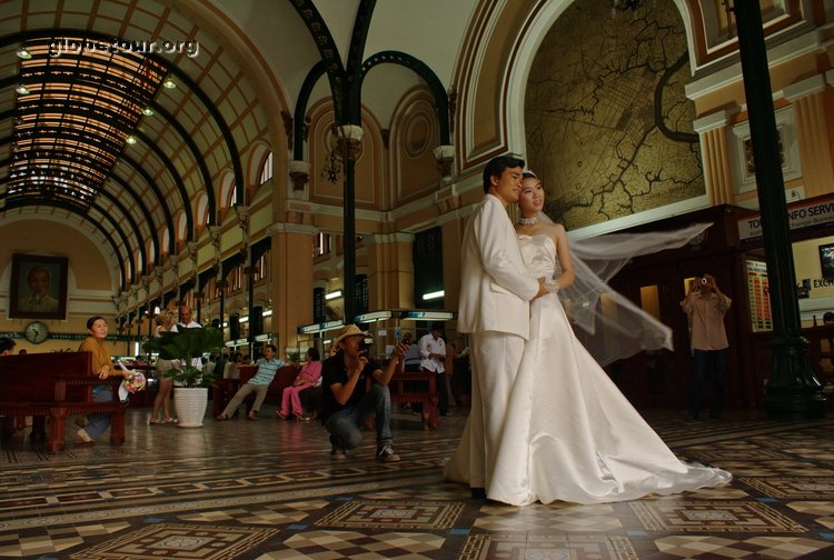 Vietnam, Ho Chi Ming City, Wedding in the old post ofice