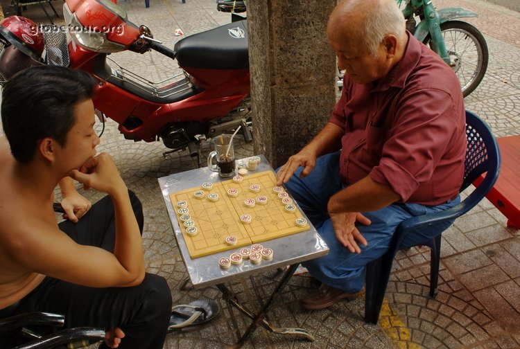 Vietnam, Ho Chi Ming City, playing chinesse chess