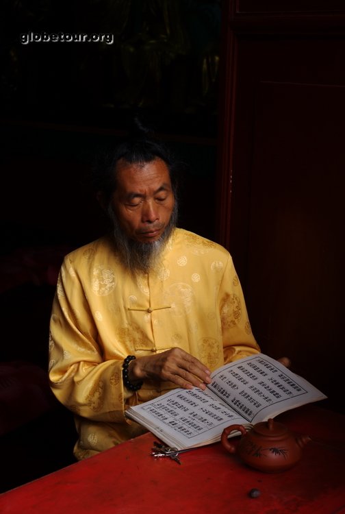 China, Emei Montain, monk