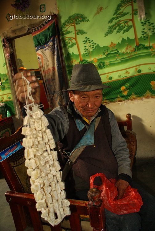 Tibet, old tibetan selling chesse