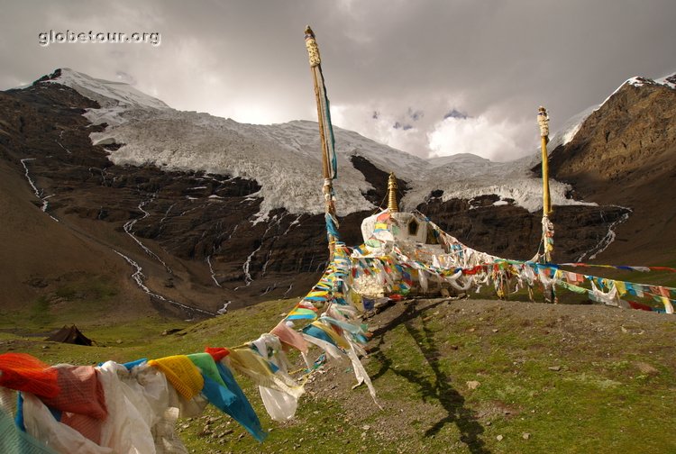 Tibet, praying flags in Karo-la pass