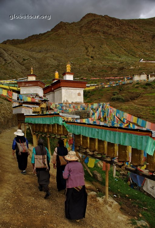 Tibet, Shigatse, Kora way arround Tashihulpo monastery