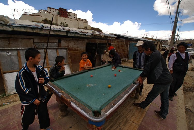 Tibet, Shigatse, playing billar