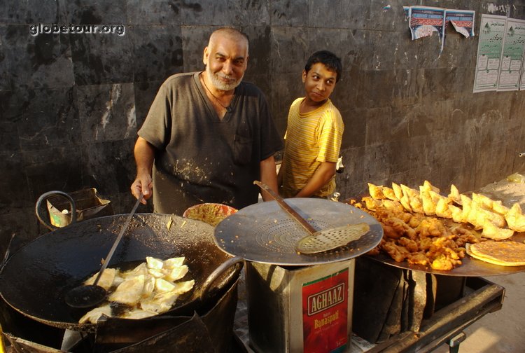 Pakistan, preparing food on street for the end of Ramadan