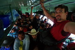 Guatemala,+bus+a+Chichicastenango