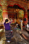 Tibet,+Lhasa,+pilgrims+praying+in+frond+of+Jokhang+temple