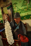 Tibet,+old+tibetan+selling+chesse
