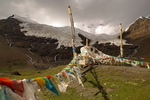 Tibet,+praying+flags+in+Karo-la+pass